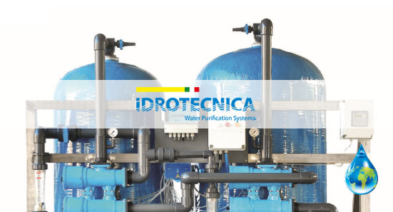 Ion-exchange water demineralizer with automatic regeneration